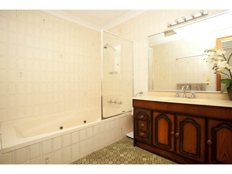 21 Burbank Avenue, Picnic Point NSW 2213