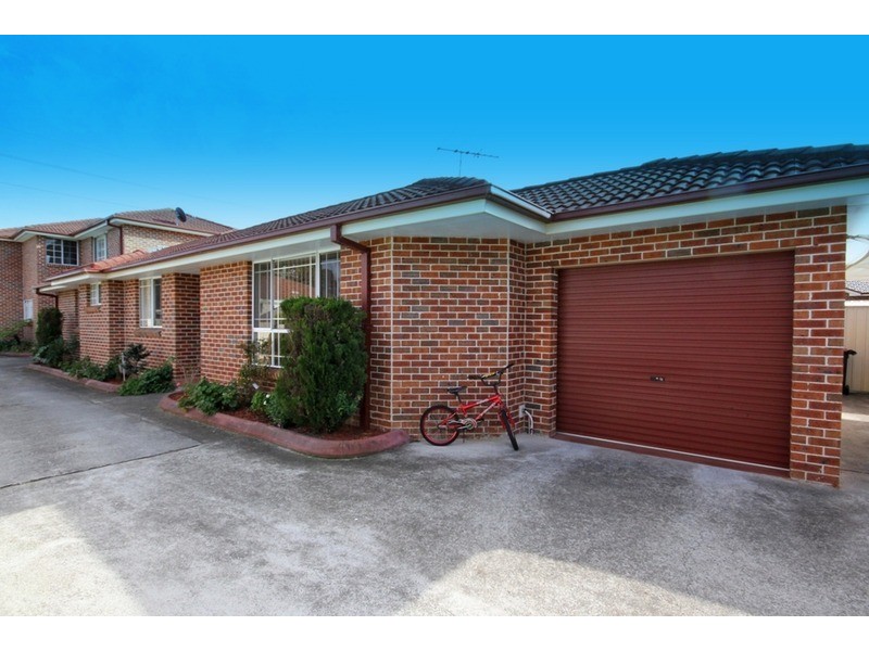 2/99 Queen Street, Revesby NSW 2212