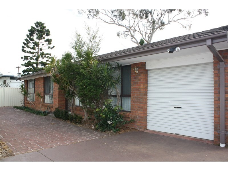 911A Henry Lawson Drive, Picnic Point NSW 2213