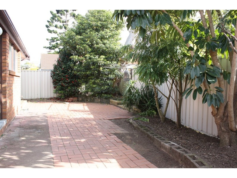 911A Henry Lawson Drive, Picnic Point NSW 2213