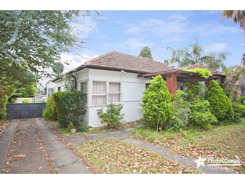 26 Burns Road, Picnic Point NSW 2213