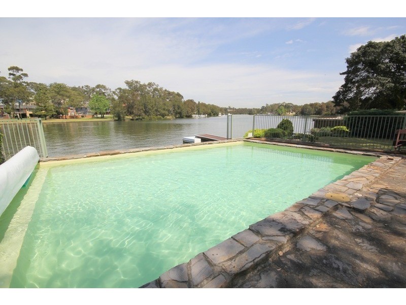 25 Burbank Avenue, East Hills NSW 2213