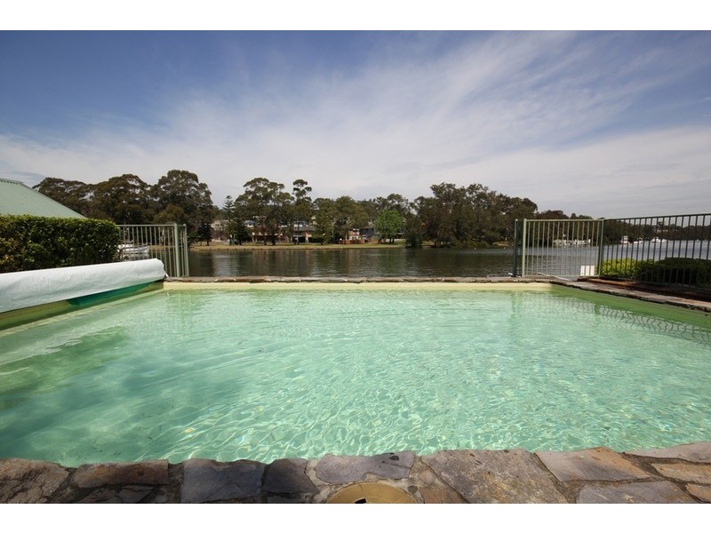 25 Burbank Avenue, East Hills NSW 2213