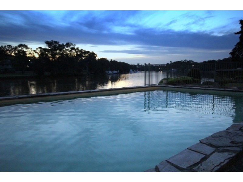 25 Burbank Avenue, East Hills NSW 2213