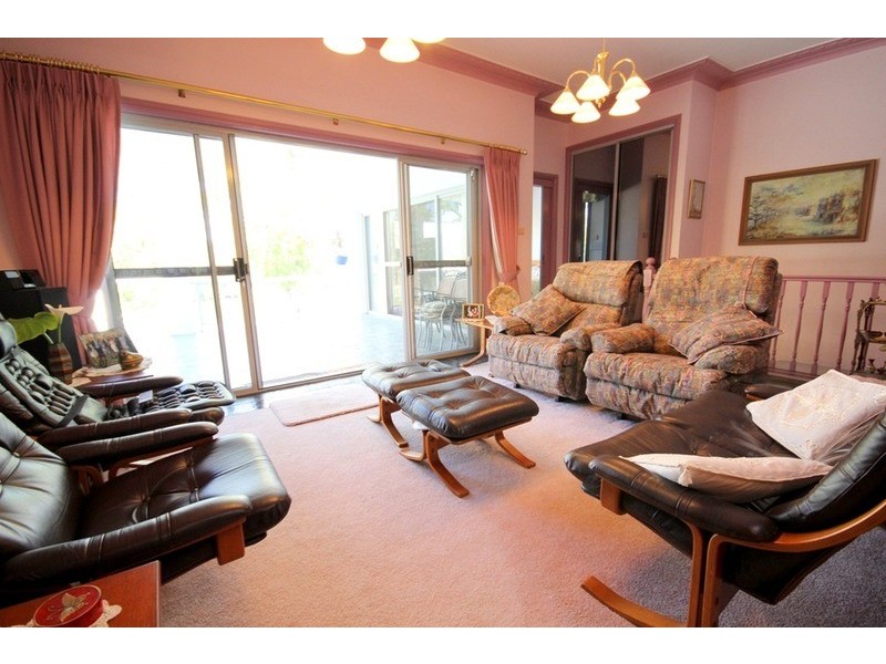 25 Burbank Avenue, East Hills NSW 2213