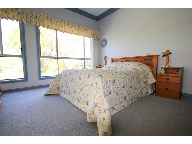 25 Burbank Avenue, East Hills NSW 2213