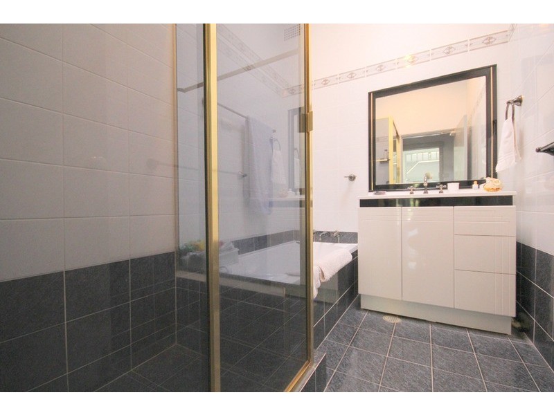 25 Burbank Avenue, East Hills NSW 2213