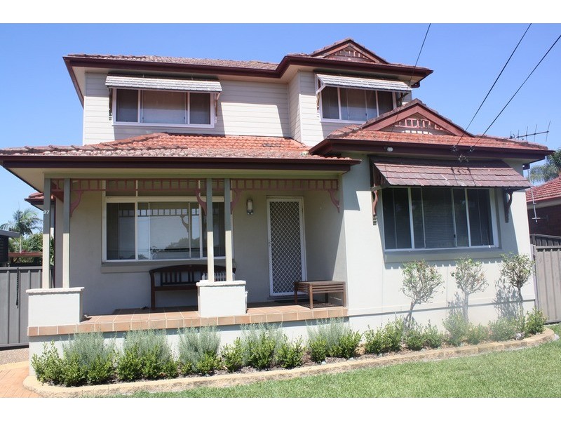 27 Apex Avenue, Picnic Point NSW 2213