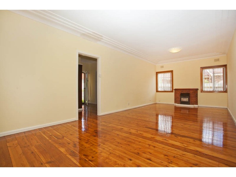 10 Urquhart Street, Riverwood NSW 2210