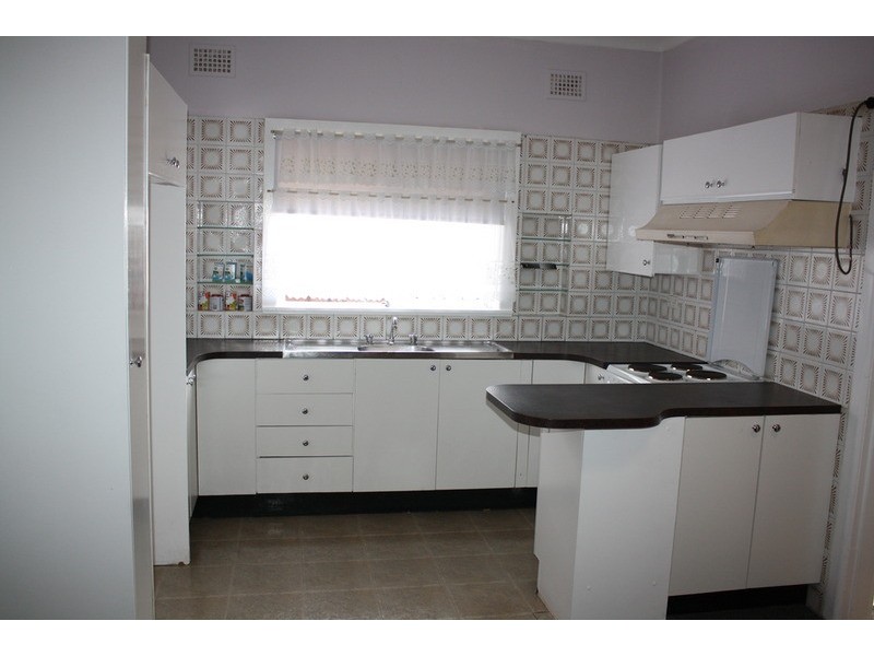 1 Bell Street, Picnic Point NSW 2213