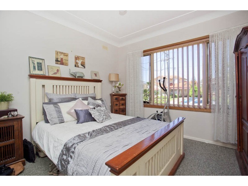 9 Stretham Avenue, Picnic Point NSW 2213
