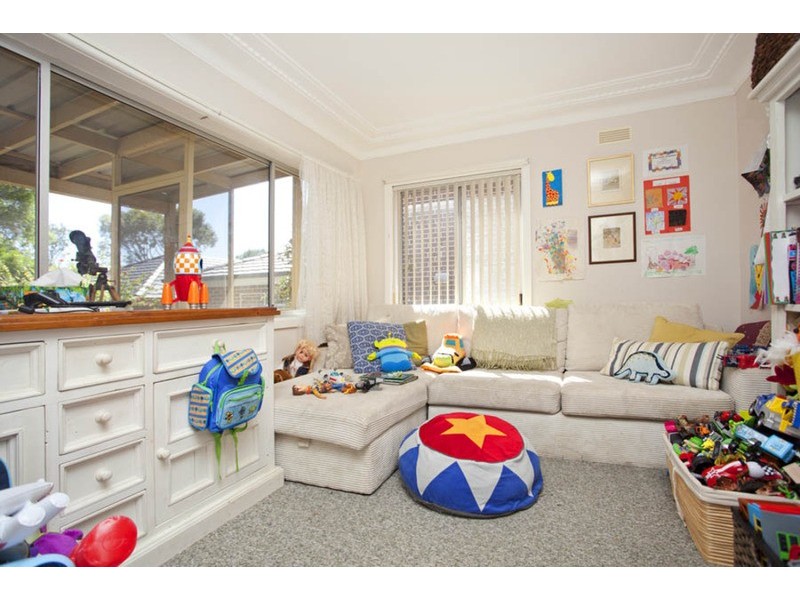 9 Stretham Avenue, Picnic Point NSW 2213