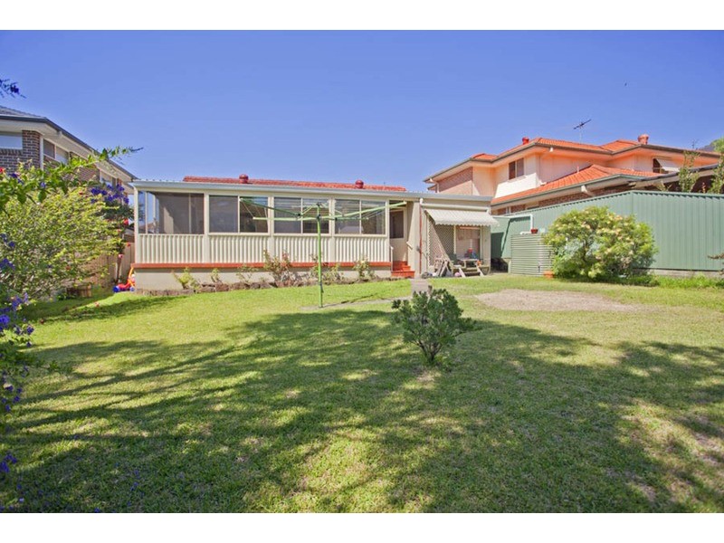 9 Stretham Avenue, Picnic Point NSW 2213