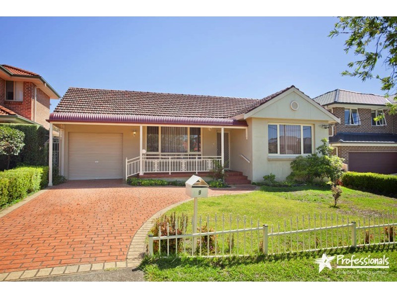 9 Stretham Avenue, Picnic Point NSW 2213