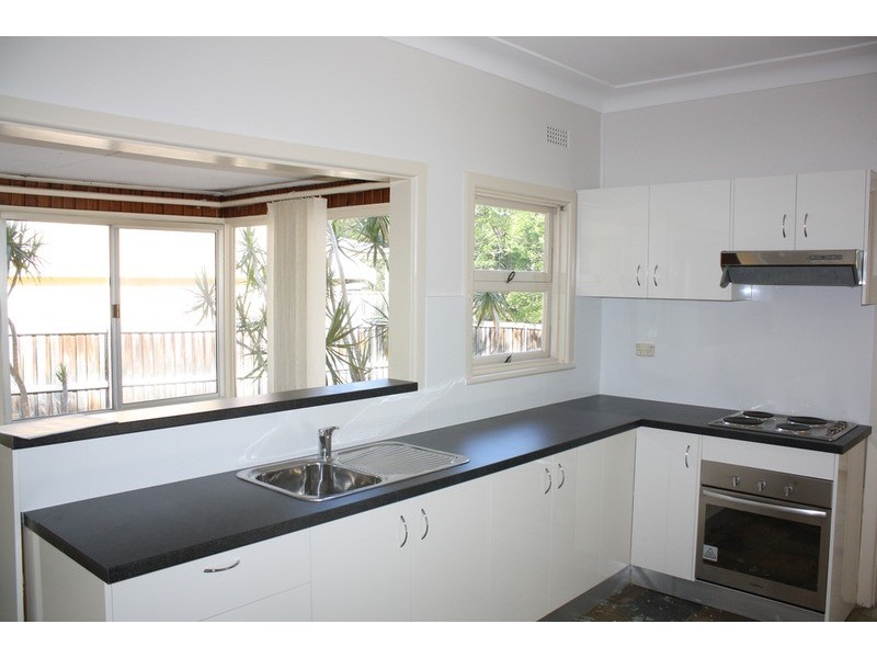 39 Doris Street, Picnic Point NSW 2213