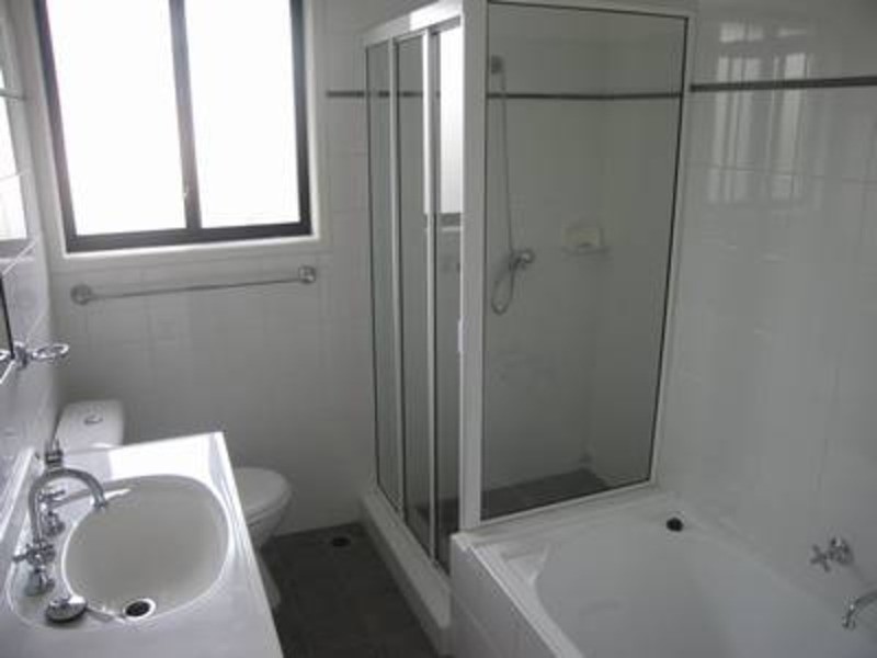 2A Drysdale Avenue, Picnic Point NSW 2213