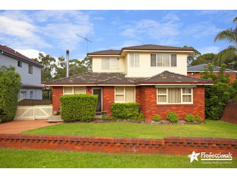 1 Elliott Street, Picnic Point NSW 2213