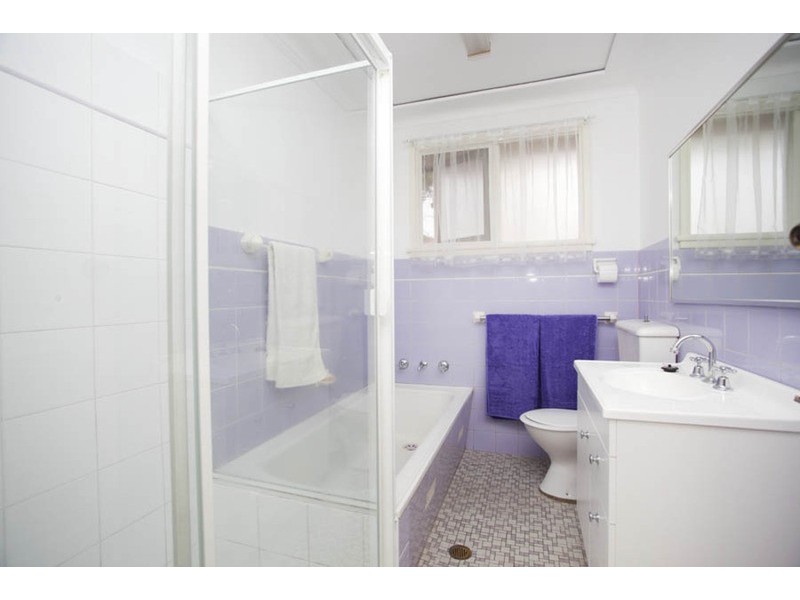 1 Elliott Street, Picnic Point NSW 2213