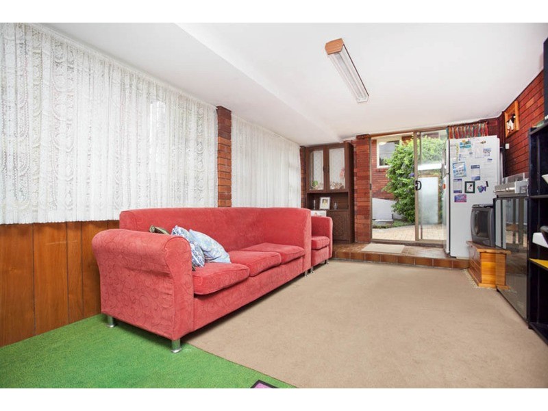 1 Elliott Street, Picnic Point NSW 2213