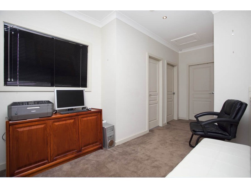 15 Valmay Avenue, Picnic Point NSW 2213