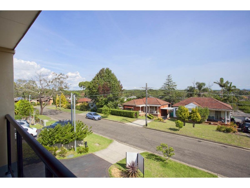 15 Valmay Avenue, Picnic Point NSW 2213