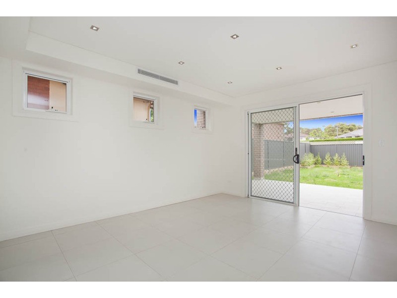 17 Parkview Avenue, Picnic Point NSW 2213