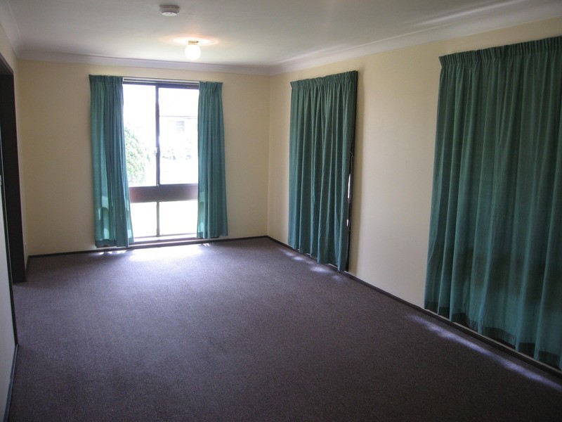 14 Kelvin Parade, Picnic Point NSW 2213