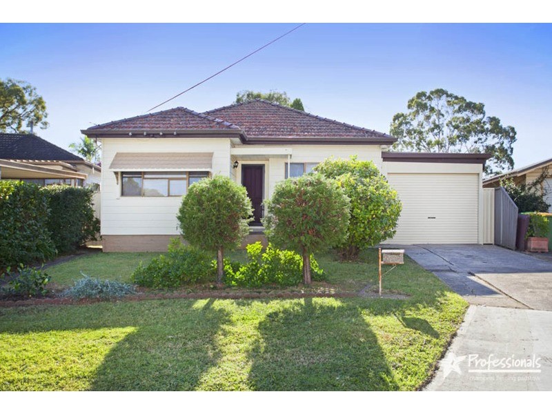 11 Denny Road, Picnic Point NSW 2213