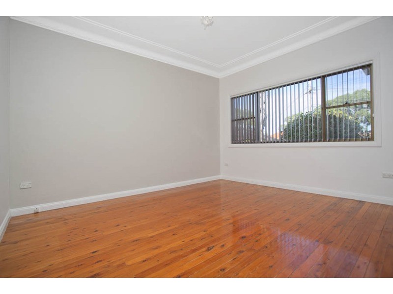 11 Denny Road, Picnic Point NSW 2213