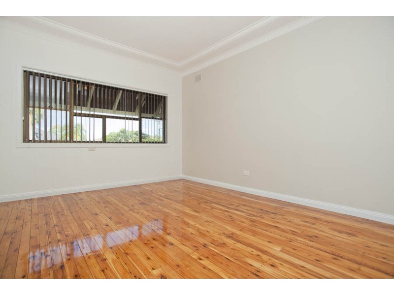 11 Denny Road, Picnic Point NSW 2213