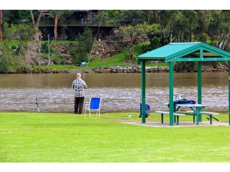 11 Denny Road, Picnic Point NSW 2213