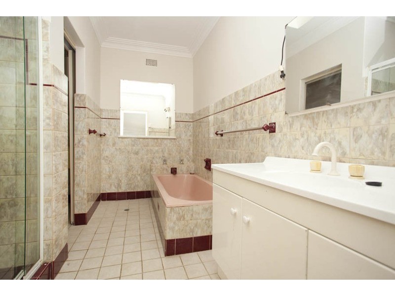 39 Doris Street, Picnic Point NSW 2213