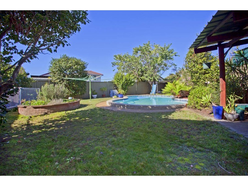 69 Apex Avenue, Picnic Point NSW 2213