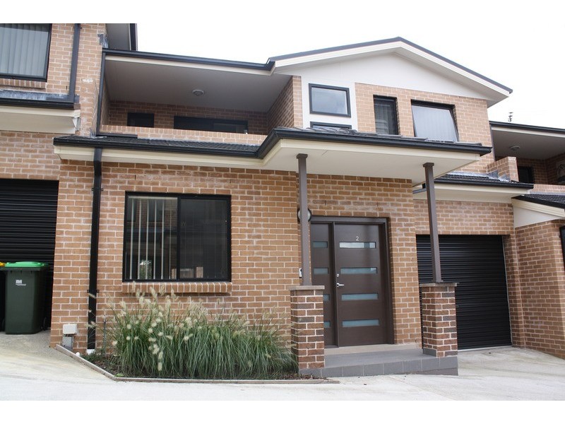 2/1 Ikara Crescent, Moorebank NSW 2170