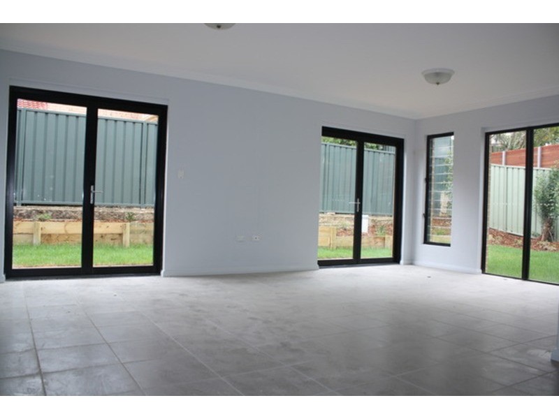 4/1 Ikara Crescent, Moorebank NSW 2170