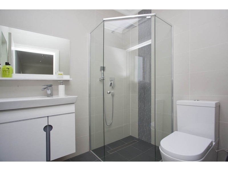 8A Parkview Avenue, Picnic Point NSW 2213