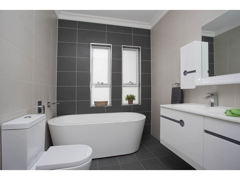 8A Parkview Avenue, Picnic Point NSW 2213