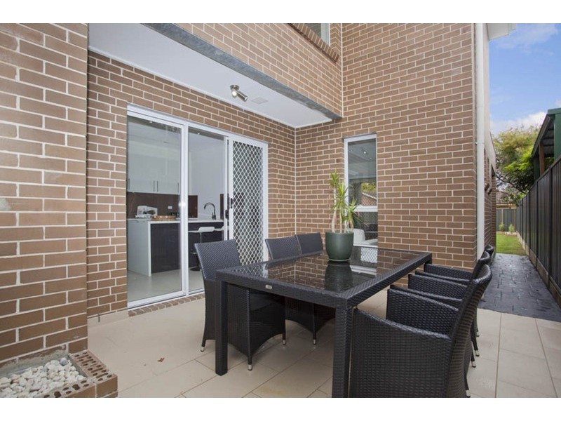 8A Parkview Avenue, Picnic Point NSW 2213
