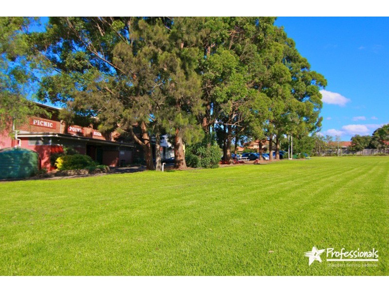 10 Donald Street, Picnic Point NSW 2213