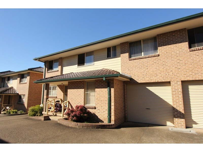 2/5 Doyle Road, Revesby NSW 2212