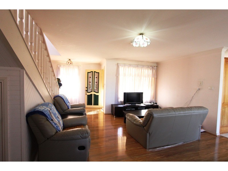 2/5 Doyle Road, Revesby NSW 2212