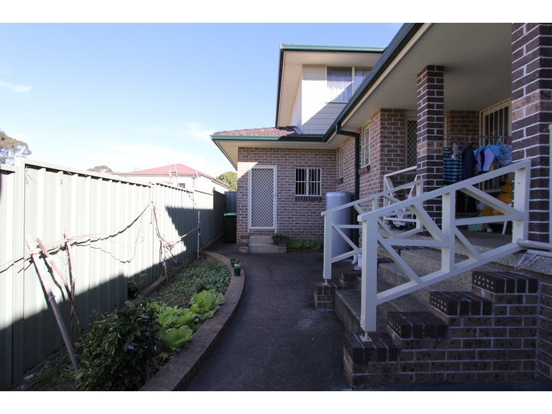 2/5 Doyle Road, Revesby NSW 2212