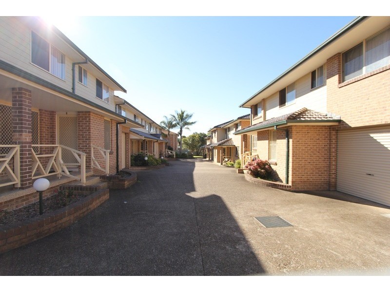 2/5 Doyle Road, Revesby NSW 2212