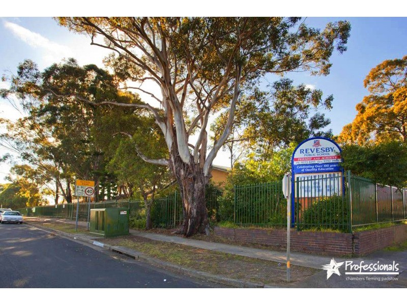 2/5 Doyle Road, Revesby NSW 2212