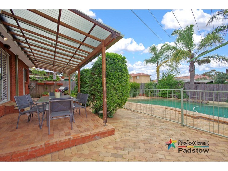 66 Apex Avenue, Picnic Point NSW 2213