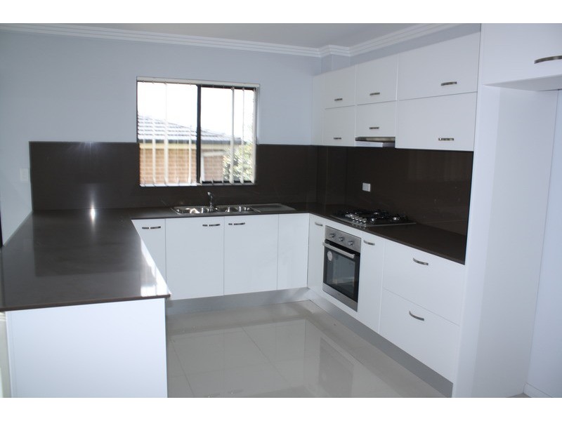 10/1 Ikara Crescent, Moorebank NSW 2170