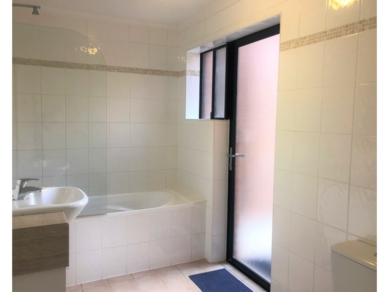 2/68 Davies Road, Padstow NSW 2211