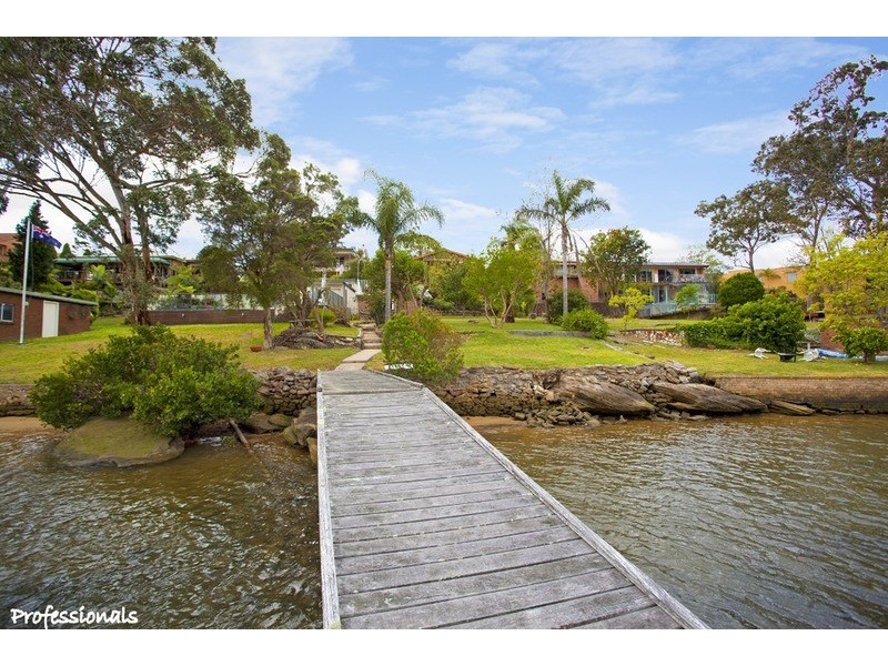 33 Burbank Avenue, East Hills NSW 2213