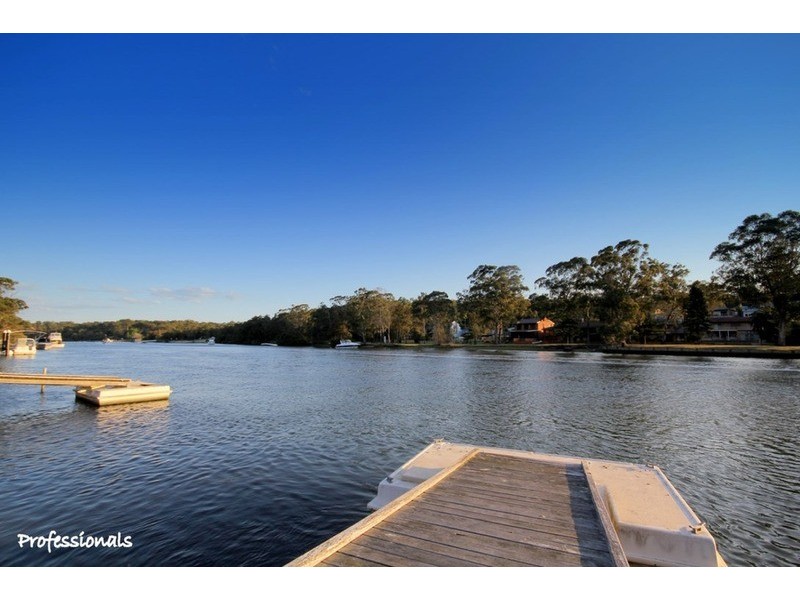 33 Burbank Avenue, East Hills NSW 2213