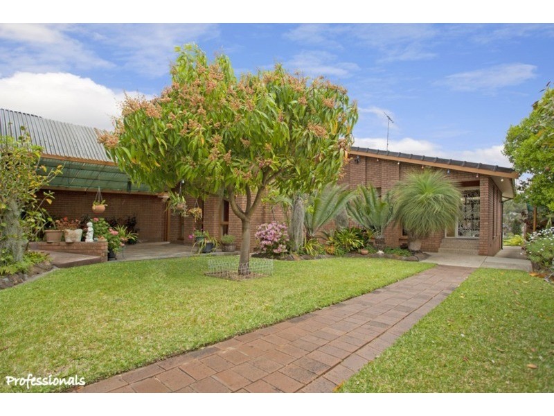 33 Burbank Avenue, East Hills NSW 2213